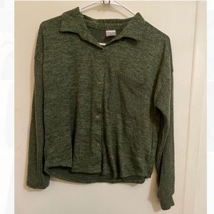 Size medium cropped long sleeve